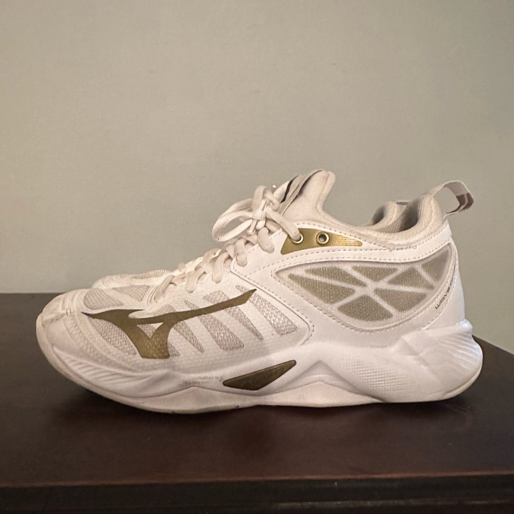 Mizuno Women's White and Gold Athletic Shoes